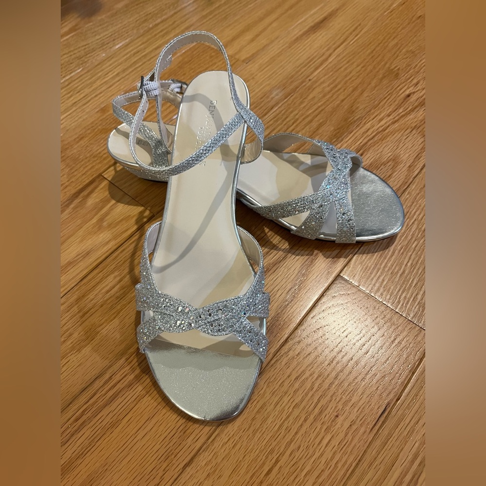 Women’s Dress shoes, Touch Ups Dyeables LENA, Silver, 7.5, Never Worn, NWT